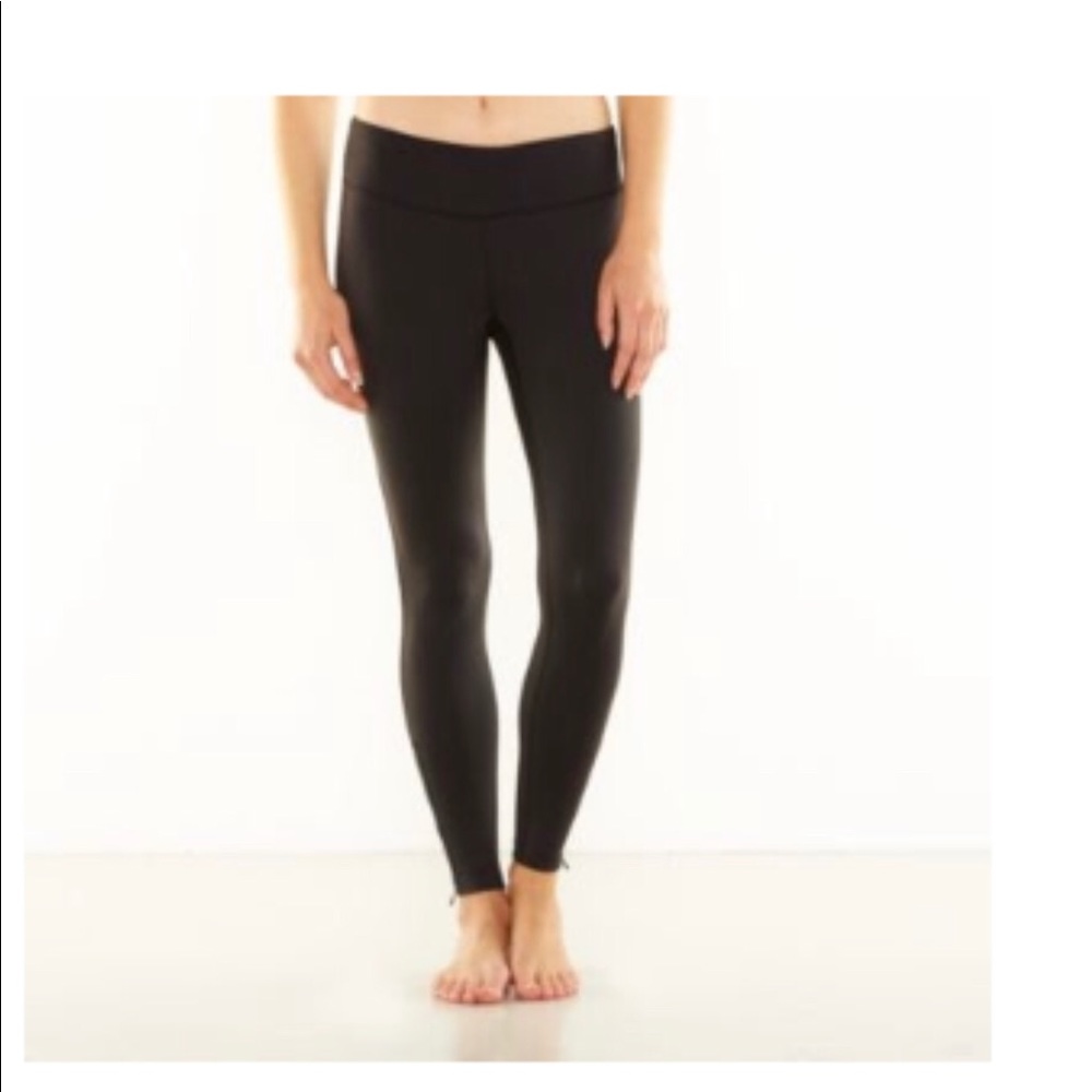 Lucy On the Move black leggings (zig zag pattern)